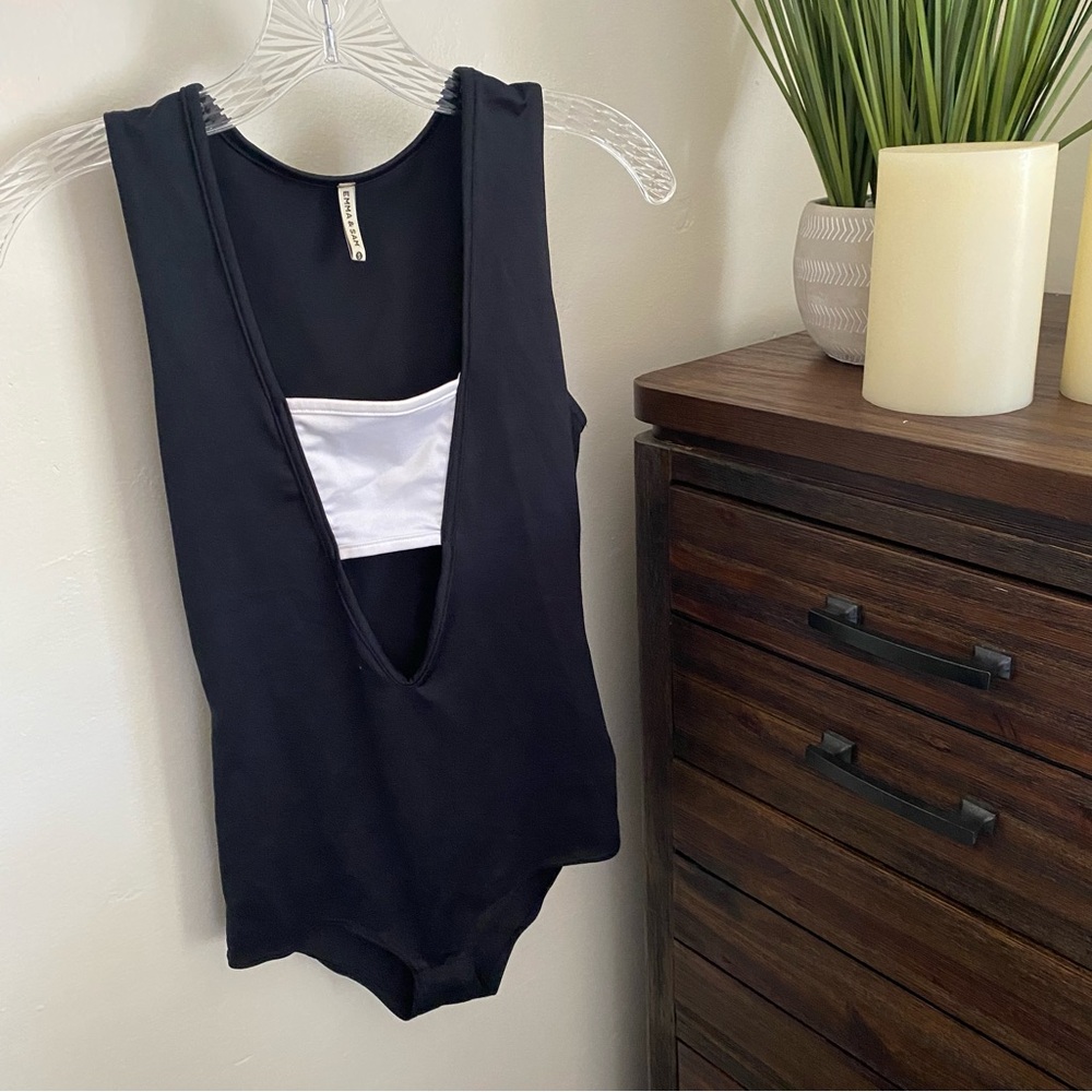 LF (EMMA & SAM) BLACK/WHITE BODYSUIT | Size Small